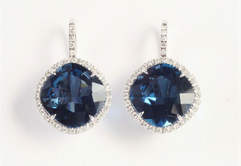 Orecchini con topazio London e diamanti a contorno  - Asta Argenti e Gioielli Antichi e Contemporanei - Cambi Casa d'Aste