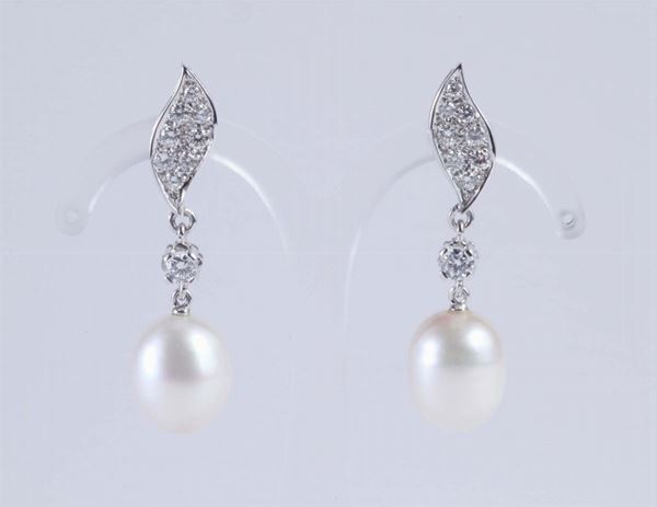 Orecchini con perle fresh-water e diamanti