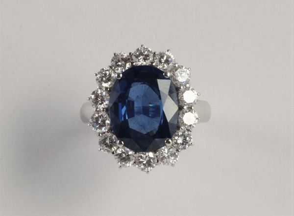 Anello con zaffiro