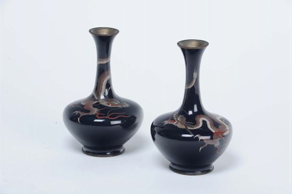 Coppia di vasetti cloisonne con draghi