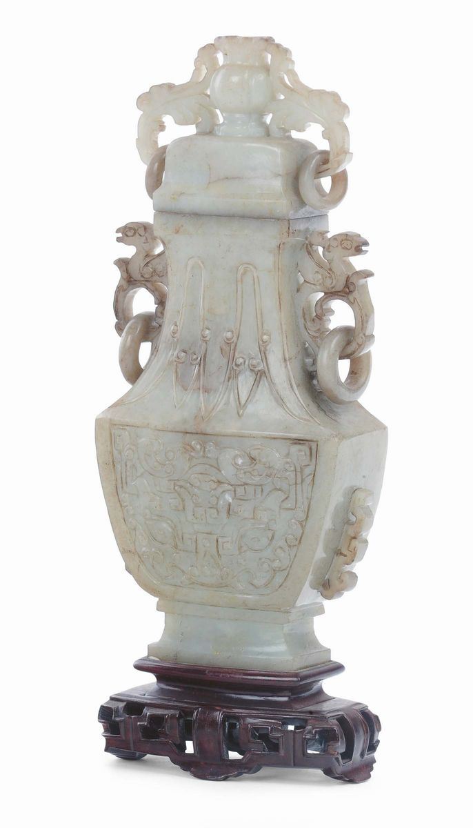 Vaso in giada grigia con anelli. Cina, Dinastia Qing, XIX secolo  - Asta Arte Orientale - Cambi Casa d'Aste