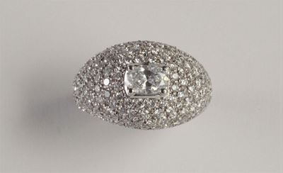 Anello con Diamante Centrale di Ct 0,75