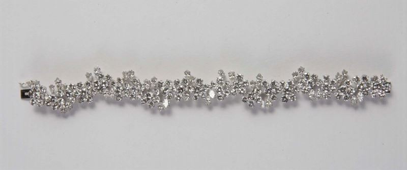 Bracciale in diamanti taglio rotondo e navette per un totale di ct 38 circa  - Asta Argenti e Gioielli Antichi e Contemporanei - Cambi Casa d'Aste