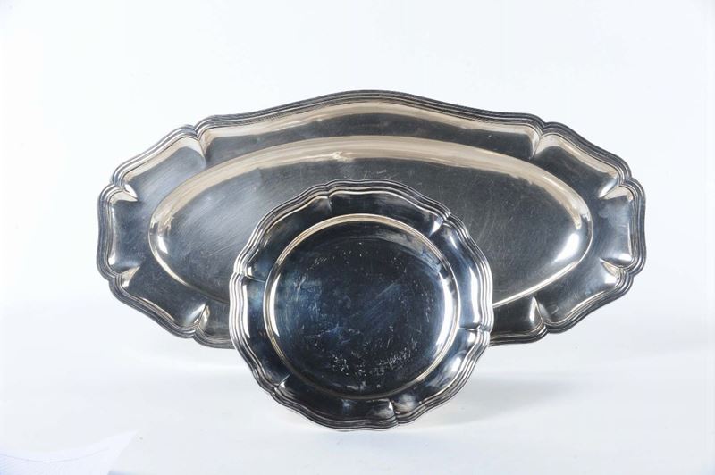 Vassoio da pesce e piatto in stile barocchetto in argento  - Asta Argenti e Gioielli Antichi e Contemporanei - Cambi Casa d'Aste