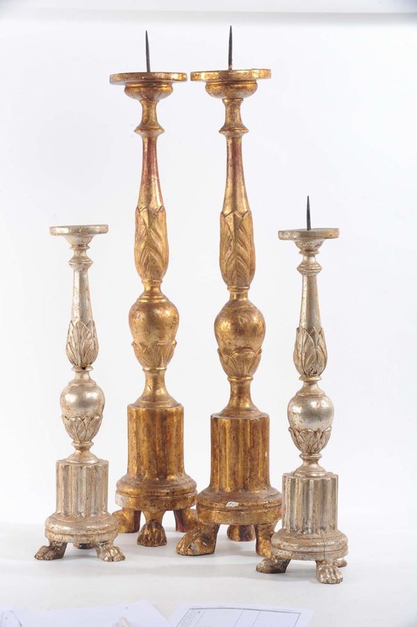 Due coppie di candelieri in legno dorato, inciso e argentato