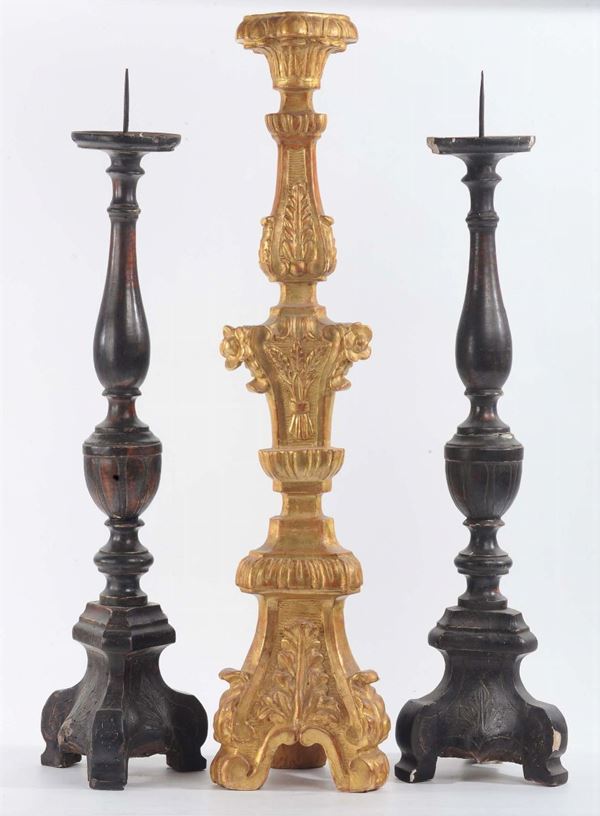 Tre candelieri in legno scolpito