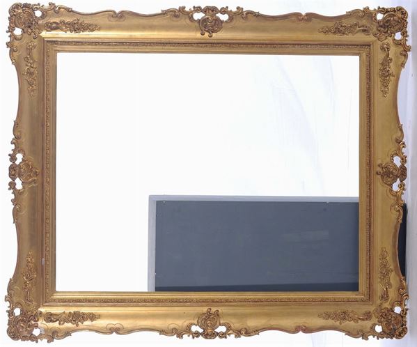 Cornice a vassoio in legno dorato