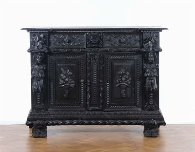 Credenza Neorinascimento in Noce Massello Scolpito