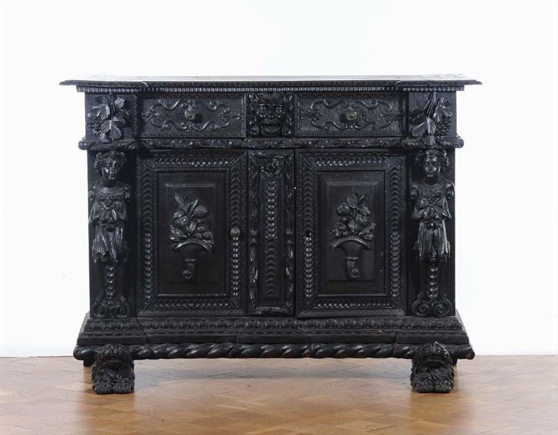 Credenza neorinascimento in noce massello scolpito  - Asta Antiquariato e Dipinti Antichi - Cambi Casa d'Aste