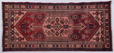 Tappeto Persiano Hamadam a Fondo Rosso con Bordura Rossa, XX Secolo