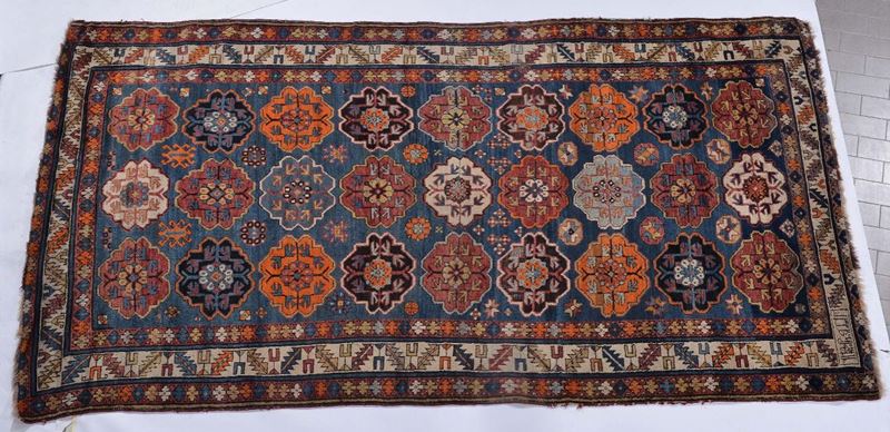 Tappeto caucasico, fine XIX  inizio XX secolo  - Auction Antiques and Old Masters - Cambi Casa d'Aste