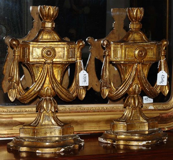 Coppia di vasi portapalme in legno dorato a mecca