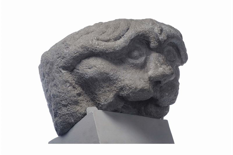 Doccione in pietra di nenfro o peperino, Italia centrale XVI-XVII secolo  - Auction Sculpture and Works of Art - Cambi Casa d'Aste