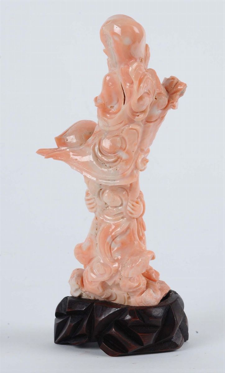 Gruppo in Corallo Rosa con Saggio e Bambino, Cina XX Secolo