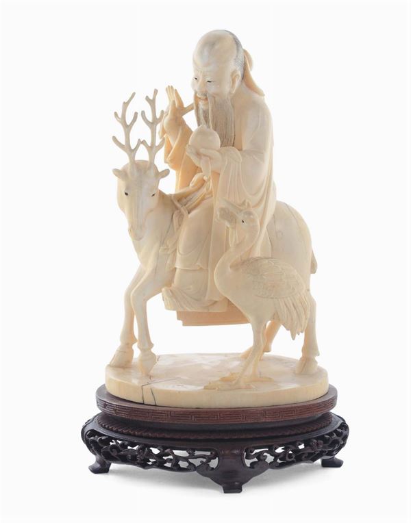 Figura di Saggio sopra cervo in avorio. Cina, Dinastia Qing, XIX secolo