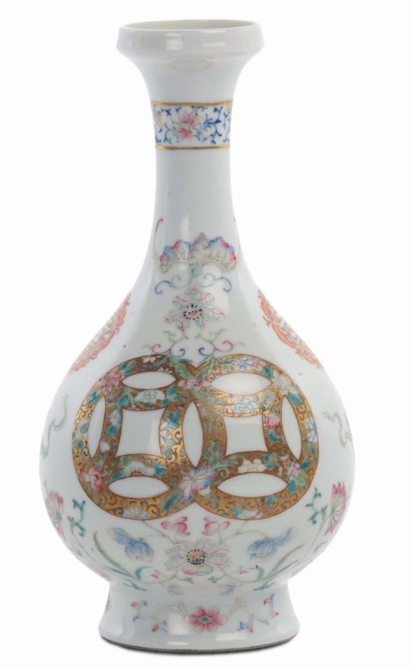 Small porcelain flask vase. China, beginning 20th century