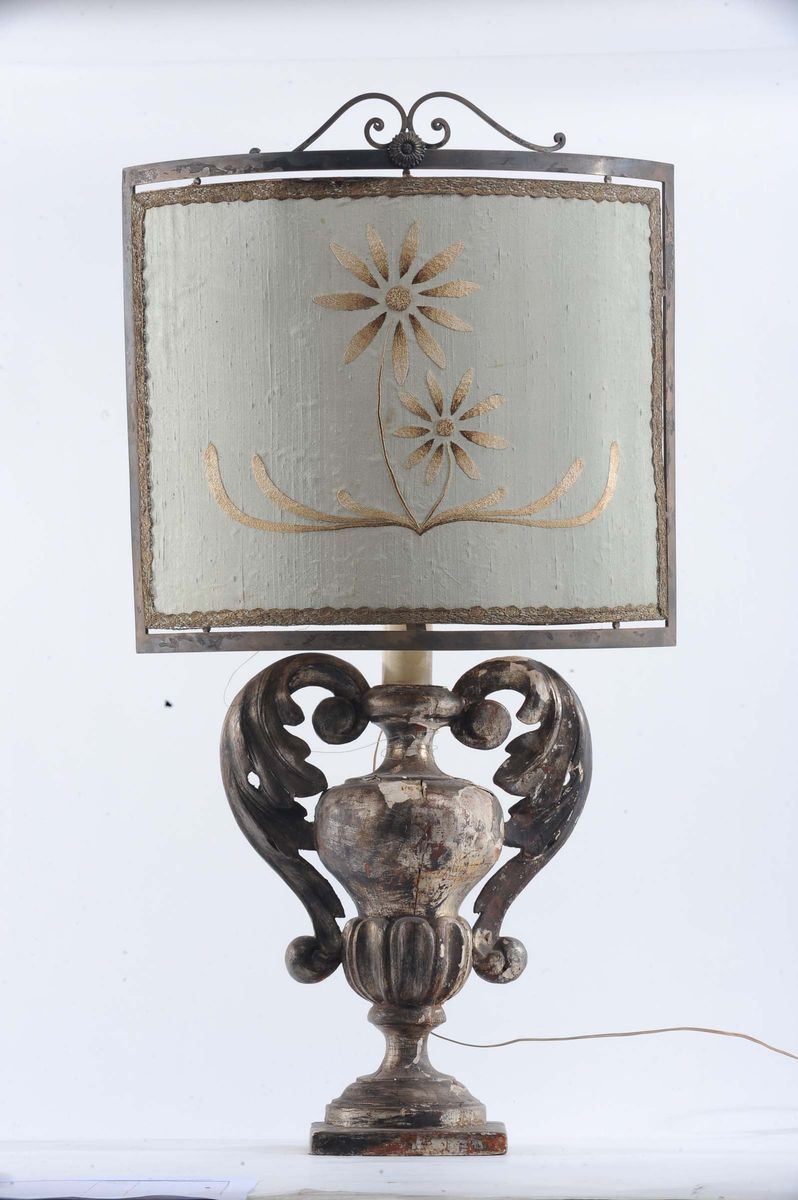 Vaso in legno argentato a mecca trasformato lampada  - Asta Antiquariato e Dipinti Antichi - Cambi Casa d'Aste