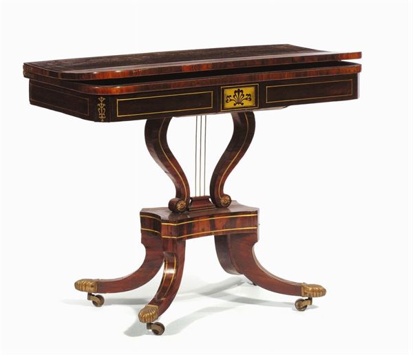 Tavolino da gioco Carlo X lastronato, XIX secolo