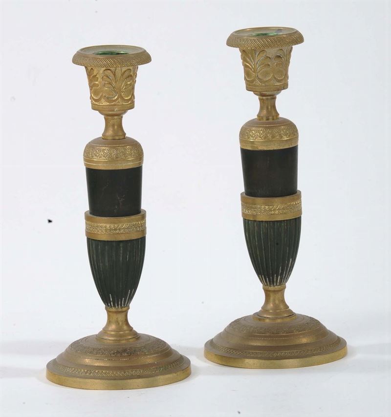 Coppia di candelieri in bronzo dorato e brunito  - Asta Antiquariato e Dipinti Antichi - Cambi Casa d'Aste