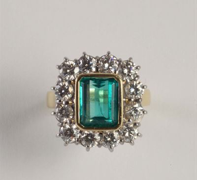 Anello con Smeraldo Colombiano, Taglio a Gradini