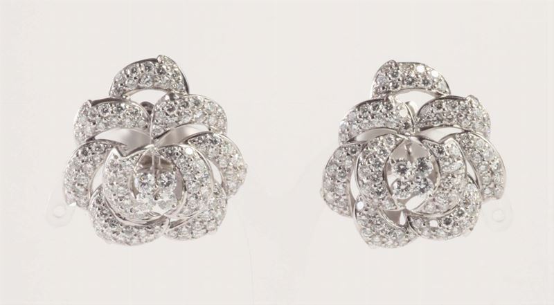 Orecchini in diamanti a forma di fiore  - Auction Silvers, Ancient and Comtemporary Jewels - Cambi Casa d'Aste