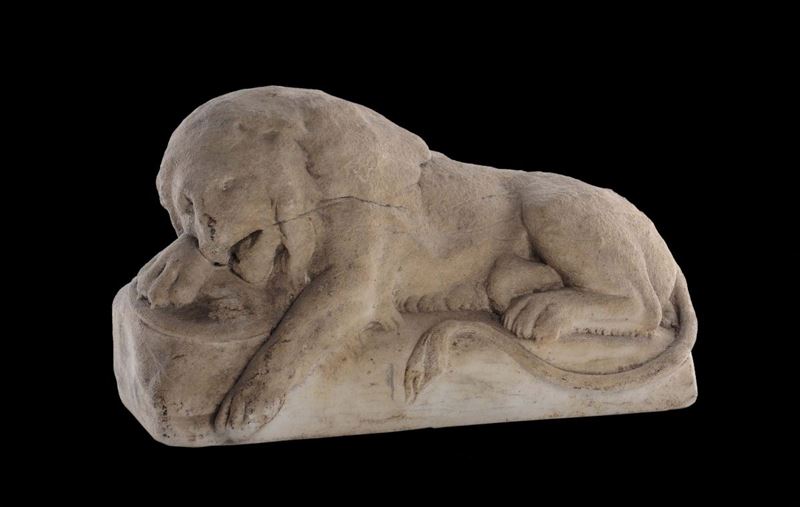 Leoncino dormiente in marmo bianco, Italia XVII secolo  - Auction Sculpture and Works of Art - Cambi Casa d'Aste