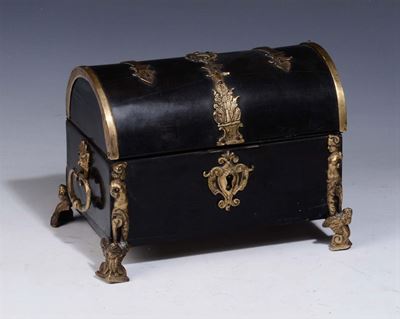 Cofanetto Lastronato in Ebano e Decorato con Applicazioni in Rame e Bronzi Dorato, Francia XVII S...