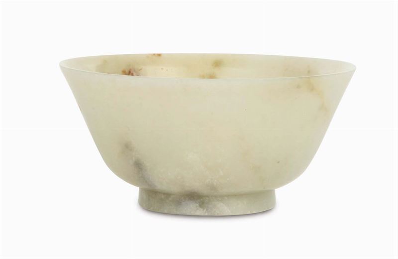 White jade cup with inclusions, China, Qing Dynasty, 18th century  - Auction Oriental Art - Cambi Casa d'Aste