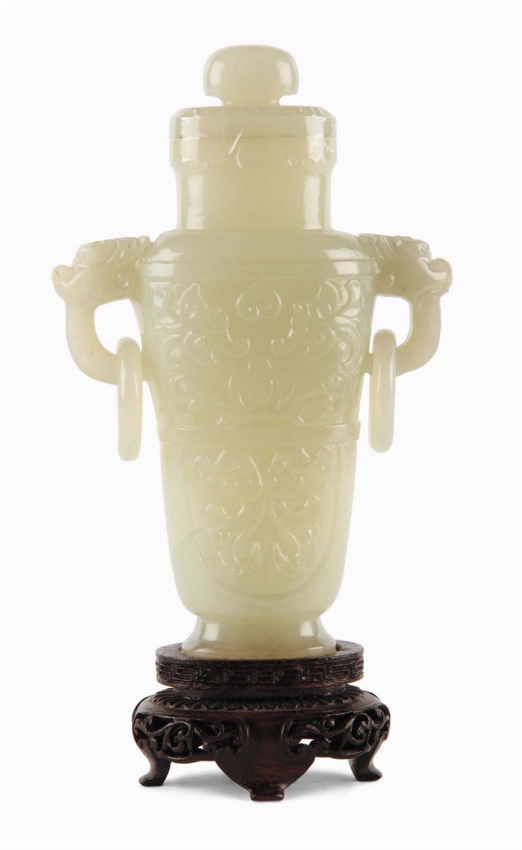 Vaso giada mogul bianca. Cina, Dinastia Qing, XX secolo  - Asta Arte Orientale - Cambi Casa d'Aste