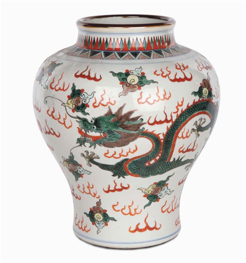 Vaso in porcellana Famiglia Verde con drago, Cina Dinastia Qing, XIX secolo  - Asta Arte Orientale - Cambi Casa d'Aste