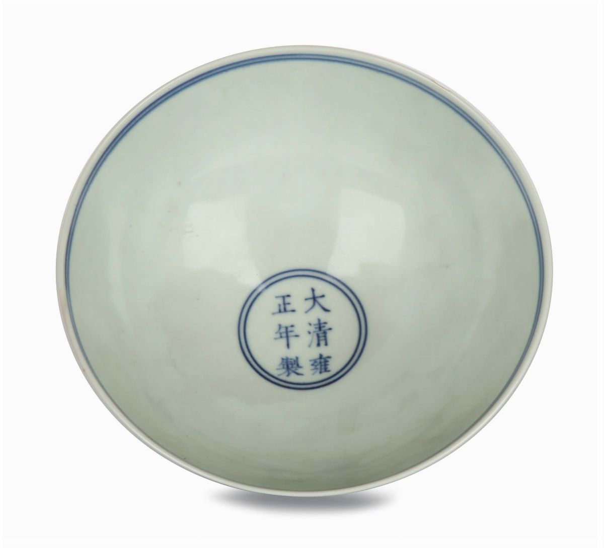 Coppa in Porcellana a Decoro Bianco e Blu, Marchio del Periodo Yong Chang. Cina, Dinastia Qing, X...