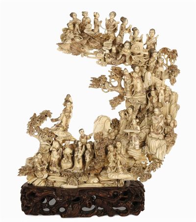 Grande Gruppo in Avorio Scolpito con Personaggi. Cina, Dinastia Qing, Inizio XX Secolo