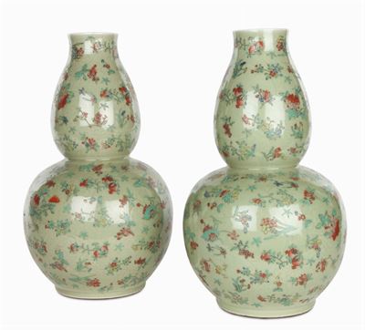 Coppia di Vasi in Porcellana Celadon a Forma di Zucca, Cina, Dinastia Qing, Inizio XX Secolo