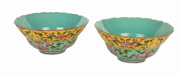 Pair of polychrome famille-rose porcelain bowls with floral decoration, China, Republic, 20th century