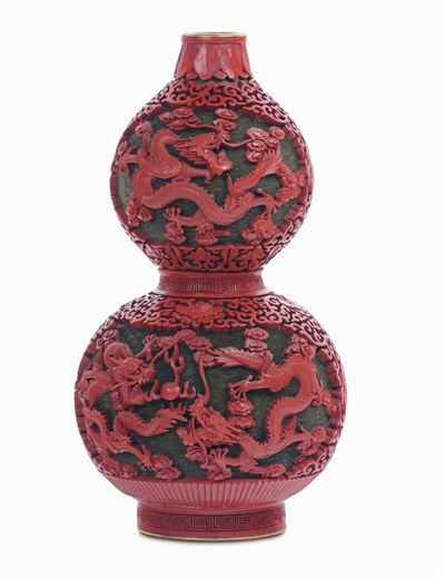 Vaso in Lacca Rossa con Drago, Cina, Periodo Repubblica, XX Secolo
