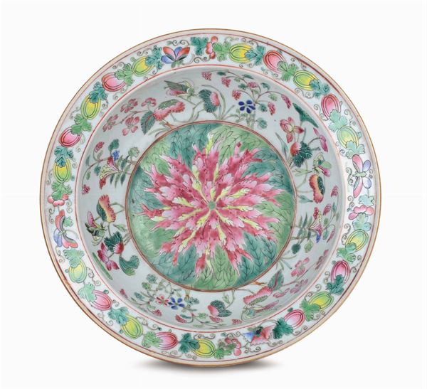 Famille-rose porcelain washbasin, China, Qing Dynasty, 19th century