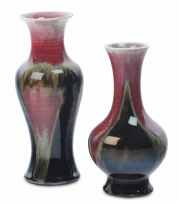 Due vasi in porcellana flambè di forma diversa, Cina, Dinastia Qing, XIX secolo
