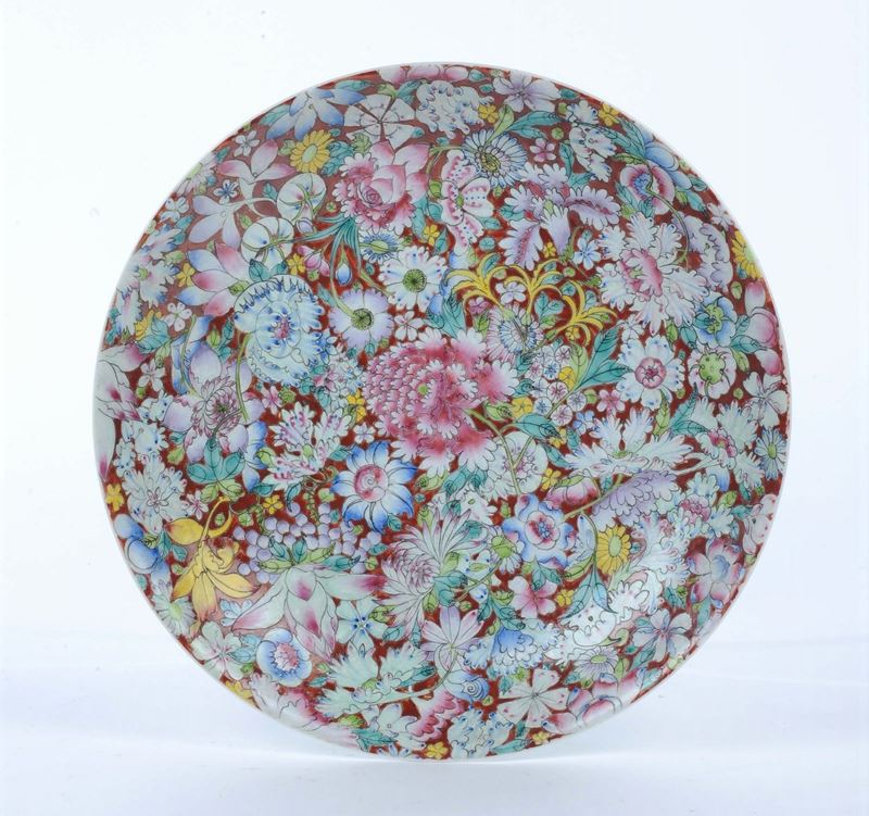Piatto mil fleur in porcellana a fondo rosso  - Auction Antique and Old Masters - Cambi Casa d'Aste