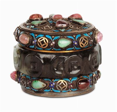 Scatola in Argento e Giada con Applicazione di Smalti e Pietre Dure, Cina, Dinastia Qing, XIX Sec...