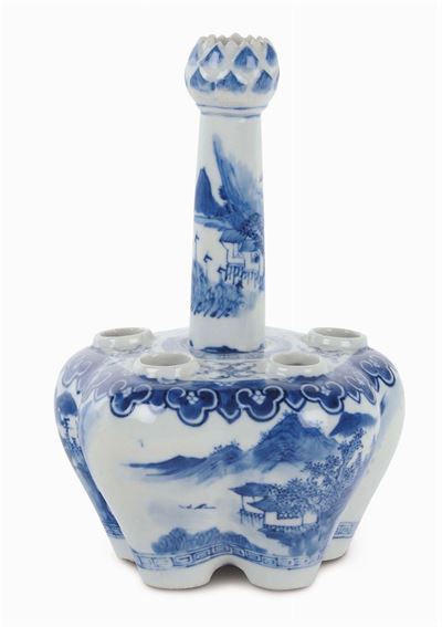 Tulipaniera in Porcellana Bianca e Blu con Decoro a Peasaggi, Cina, Dinastia Qing, XIX Secolo
