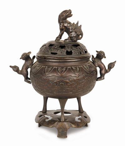 Incensiere in Bronzo Brunito Decorato a Rilievo con Motivi di Draghi Arcaici, Cina Dinastia Qing,...