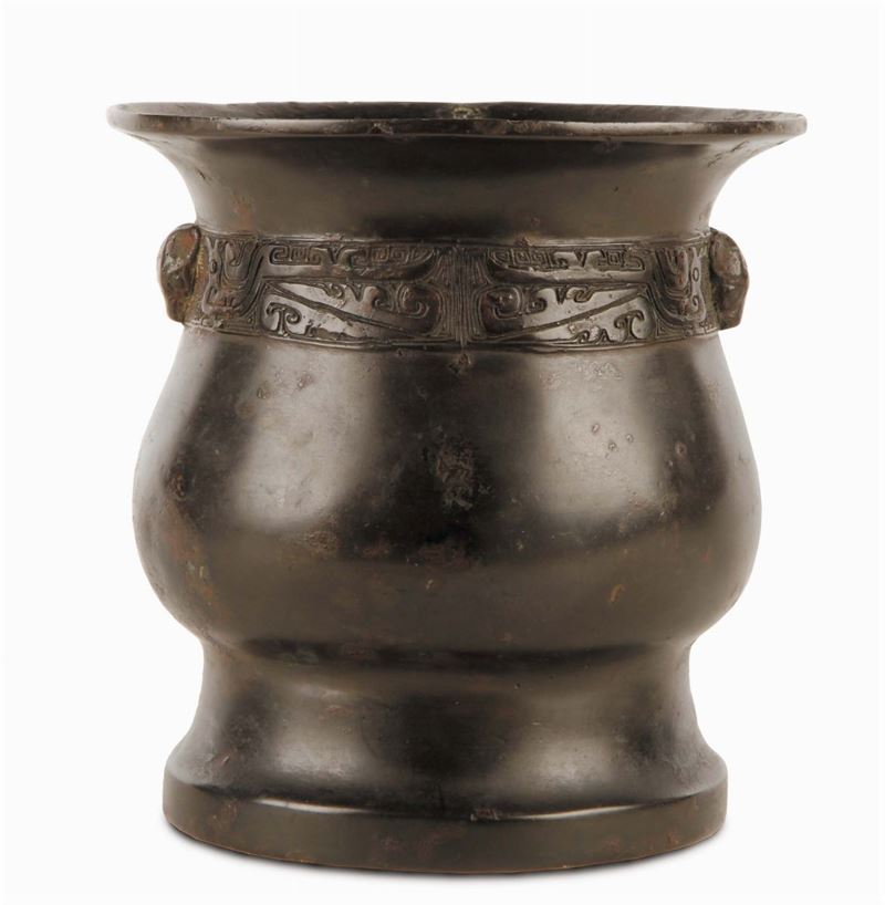 Vaso arcaico in bronzo, Cina, Dinastia Ming, XVII secolo  - Asta Arte Orientale - Cambi Casa d'Aste