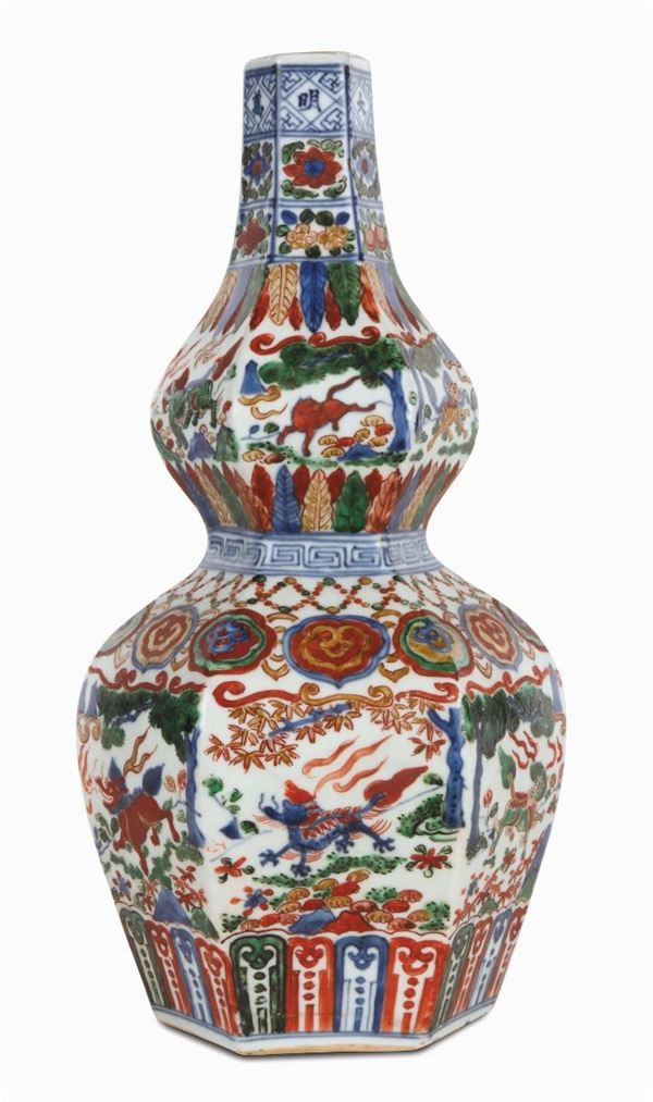 Pumpkin-shaped vase with five colors, China, Qing Dynasty, 19th century