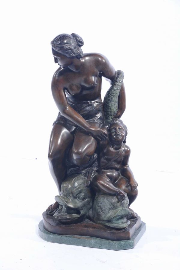 Scultura in bronzo raffigurante Venere con gtritoni