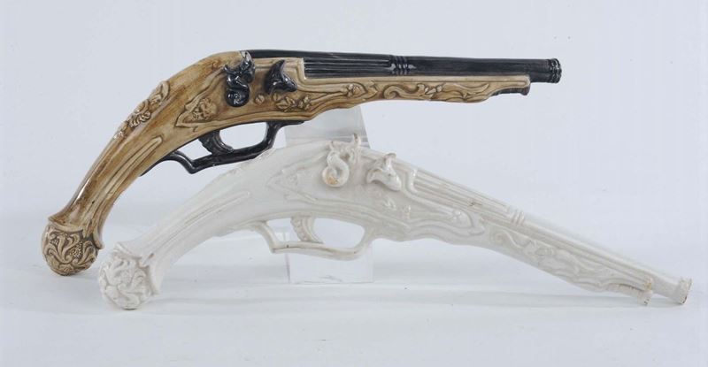 Due pistole in ceramica diverse  - Asta Antiquariato e Dipinti Antichi - Cambi Casa d'Aste