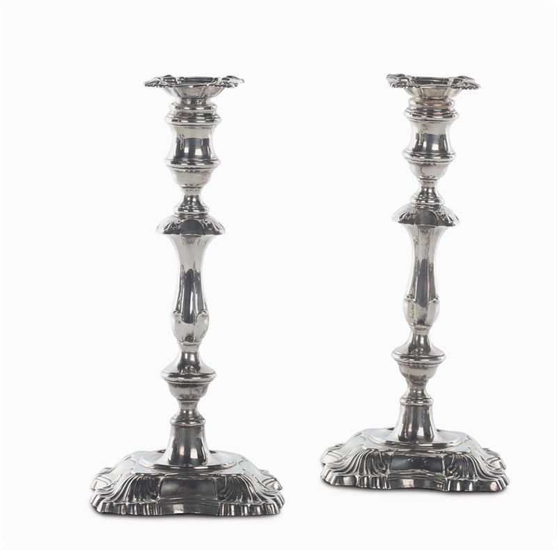 Coppia di candelieri in argento Inghilterra 1899  - Asta Argenti e Gioielli Antichi e Contemporanei - Cambi Casa d'Aste