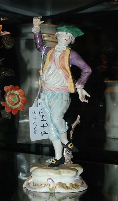 Statuina in Porcellana Raffigurante Figura Maschile
