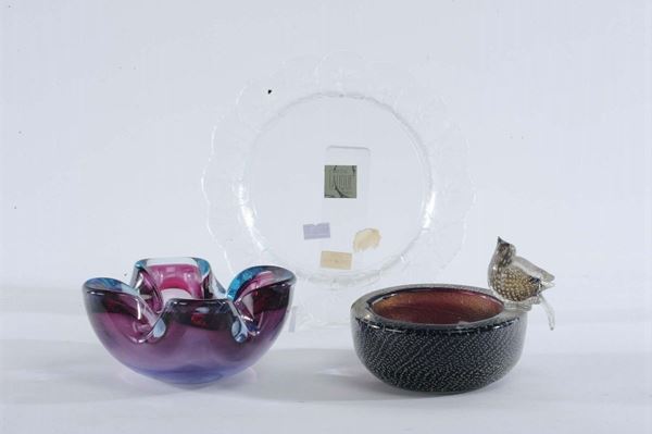 Due posacenere in vetro e piatto in cristallo Lalique