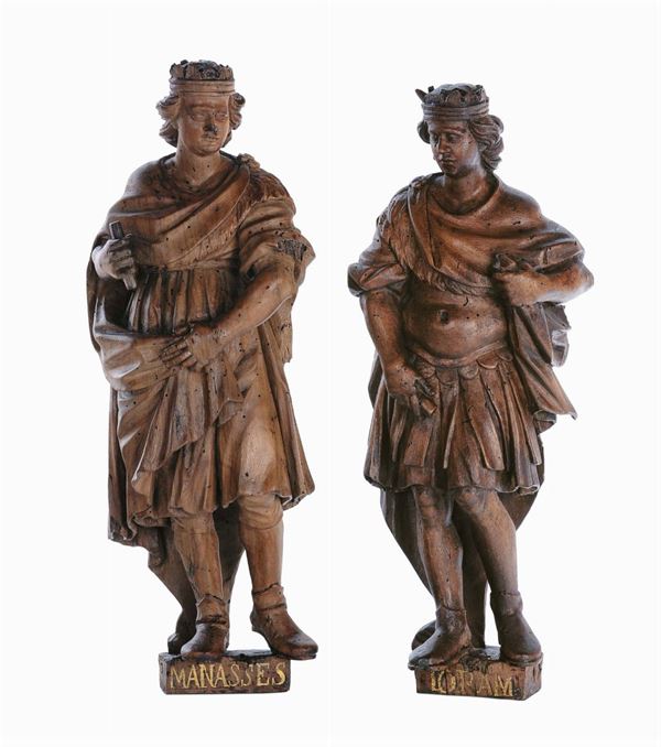 Coppia di sculture in legno raffiguranti personaggi regali di ispirazione biblica, Italia del nord XVII secolo