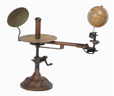 Planetario con Fusto in Ottone e Candela con Specchio Rappresentante il Sole, Germania, XIX Secol...